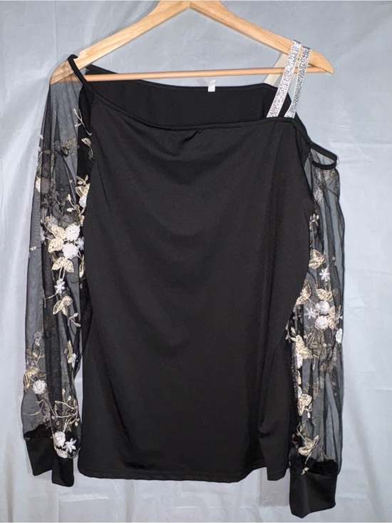 Unbranded Tops - Women’s Top Sz XL Black White Sheer Sleeves Floral Off Shoulder Embroidered